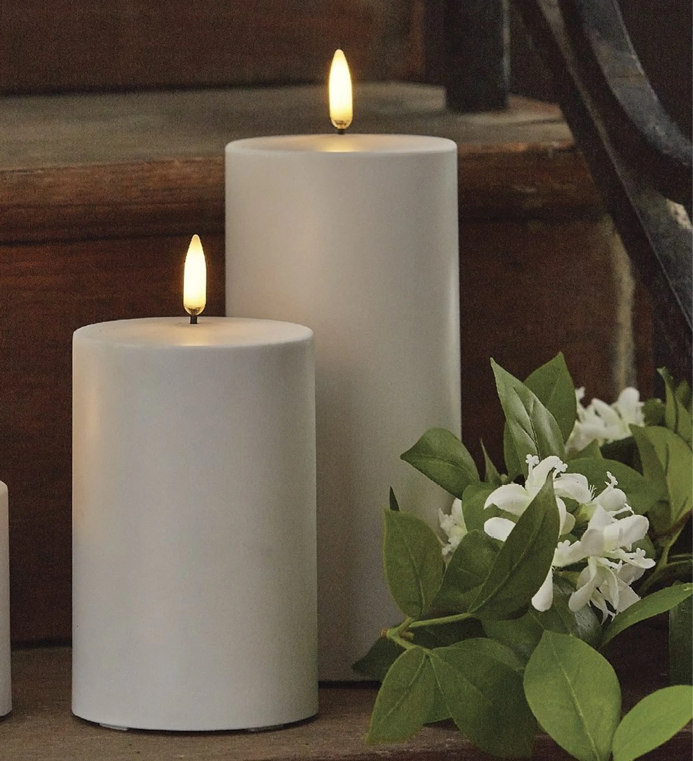 Uyuni 3" X 5" Or 7"Flat Top Moving Flame White Outdoor Pillar Battery Candle
